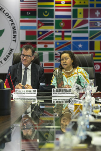 Bundesentwicklungsminister Gerd Mueller, CSU, und Frannie Leautier, Vizepraesidentin der Afrikanischen Entwicklungsbank