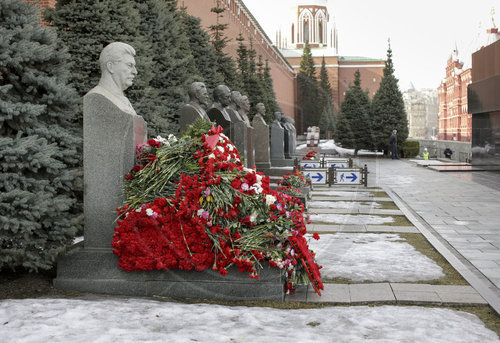 Bueste von Stalin auf dem Ehrenfriedhof der Sowjetunion