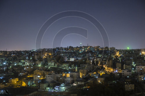 Stadtansicht von Amman bei Nacht