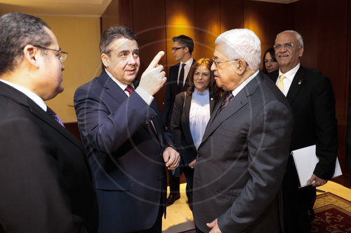 Sigmar Gabriel, SPD, Vizekanzler und Bundesaussenminister trifft , Mahmud Abbas,