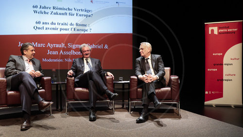Sigmar Gabriel, SPD, Vizekanzler und Bundesaussenminister, Jean-Marc Ayrault und Jean Assselborn, in Luxemburg,