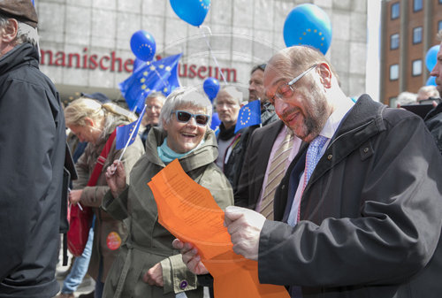 Martin Schulz, SPD, Kanzlerkandidat beim Pulse of Europe in Koeln, 23.04.2017.