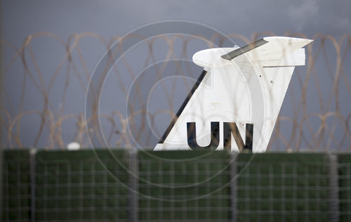 Flugzeug der UN auf einem Flughafen in Mogadischu