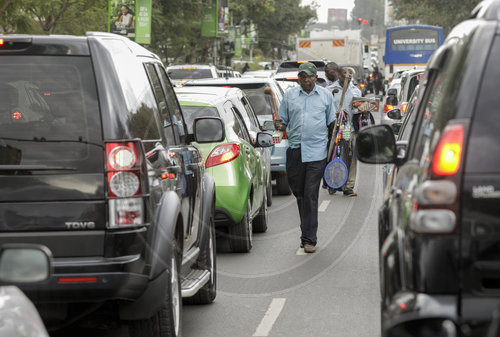 Strassenhaendler in Nairobi