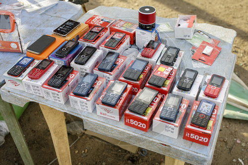 Strassenverkauf von Mobiltelefonen in Kenia