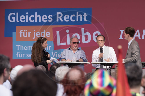 BM Maas beim Aktionstag fuer Sexuelle Vielfalt