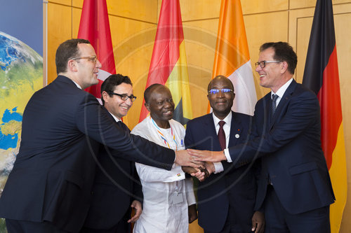 v.l. Jens Spahn, Parlamentarischer Staatssekretaer im Finanzministerium, Fadhel Abdelkefi, Minister fuer Finanzen ( kommissarisch ) von Tunesien, Ken Ofori-Atta, Minister fuer Finanzen Ghana, Adama Kon√©, Minister fuer Finanzen, Cote dIvoir, im Rahmen des