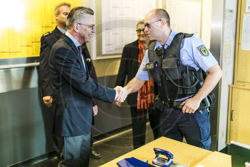 BM de Maiziere besucht Bundespolizei