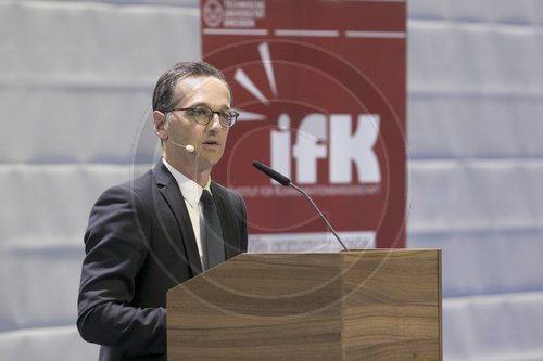 Bundesjustizminister Heiko Maas, SPD, diskutiert mit Studenten