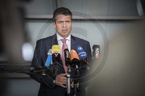 Sigmar Gabriel gibt ein Statement zu Nordkorea