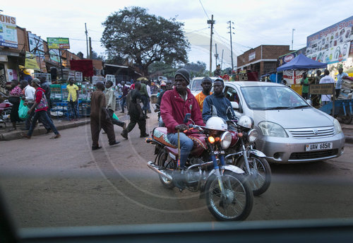 Strassenszene in Kampala in Uganda