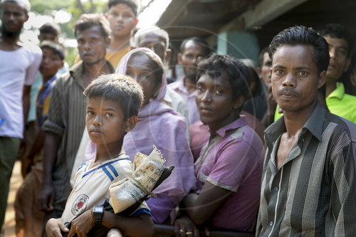 Sigmar Gabriel, SPD, Vizekanzler und Bundesaussenminister besucht das Fluechtlingslager Kutupalong, in dem Rohynga , die aus Myanmar vertrieben wurden, leben,