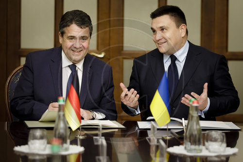 Gabriel reist in die Ukraine