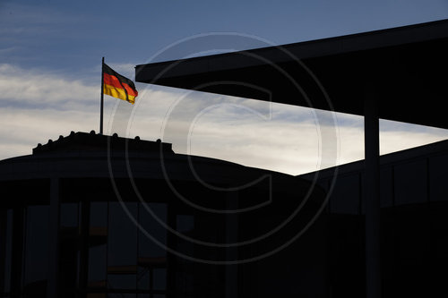Deutschlandfahne auf dem Reichstag