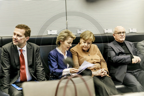 Steffen Seibert + Ursula von der Leyen + Angela Merkel + Volker Kauder