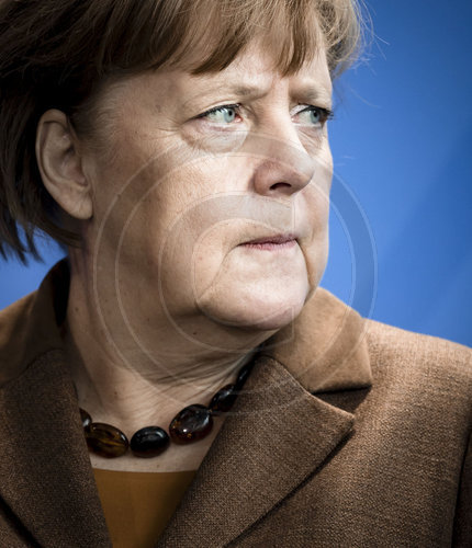 Merkel empfaengt Gutachten der EFI