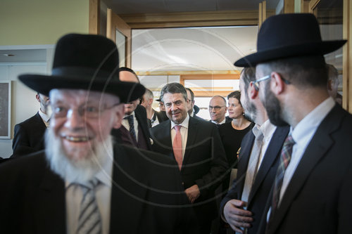 BM Gabriel uebergibt Verdienstorden an Rabbiner Ehrentreu