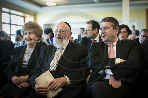 BM Gabriel uebergibt Verdienstorden an Rabbiner Ehrentreu