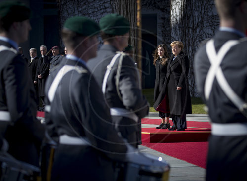 Merkel empfaengt islaendische Premierministerin