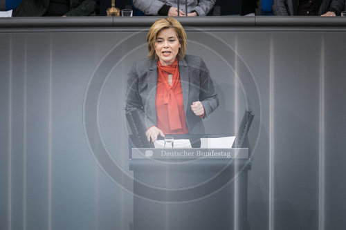 Julia Kloeckner im Bundestag