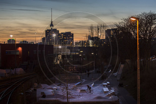 Abendliches Stadtleben in Berlin