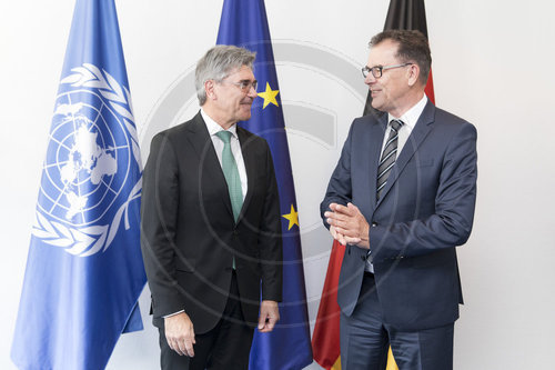 Bundesentwicklungsminister Gerd Mueller, CSU im Gespraech mit Joe Kaeser,