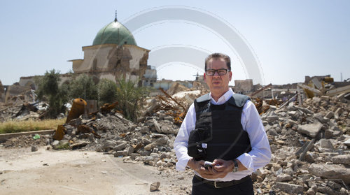 Bundesentwicklungsminister Gerd Mueller, CSU, an der Al Nuori Moschee in der Altstadt in Mosul, 24.04.2018.