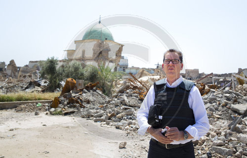Bundesentwicklungsminister Gerd Mueller, CSU, an der Al Nuori Moschee in der Altstadt in Mosul, 24.04.2018.