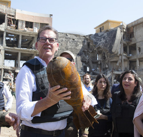 Bundesentwicklungsminister Gerd Mueller, CSU, besichtigt die UNMAS Sprengfallenbeseitigung im Al Shifaa Hospital in Mosul