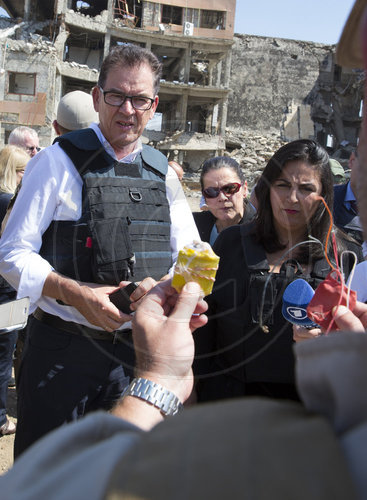 Bundesentwicklungsminister Gerd Mueller, CSU, besichtigt die UNMAS Sprengfallenbeseitigung in Mosul