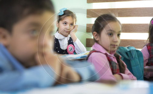 Irakisches Maedchen in der Al Huda Schule von UNICEF, eine mit BMZ Mitteln rehabilitierte Schule in WestMosul,