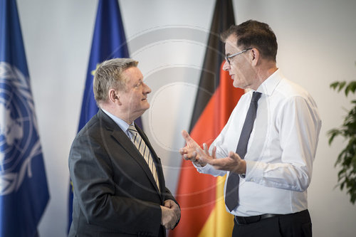 Gerd Mueller trifft Vertreter des HDE