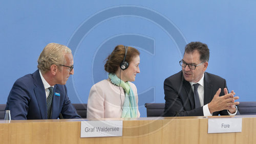 Bundesentwicklungsminister Gerd Mueller, CSU, und UNICEF in der BPK