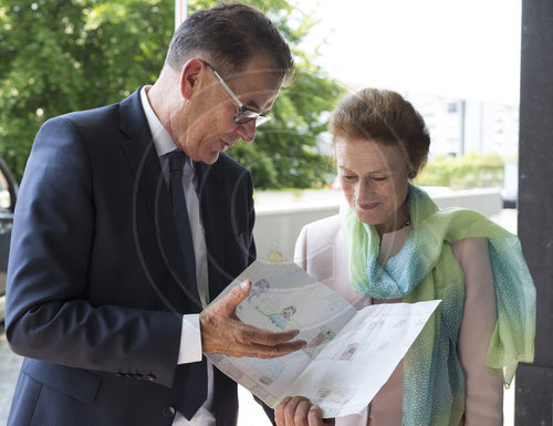 Bundesentwicklungsminister Gerd Mueller, CSU, und UNICEF in der BPK