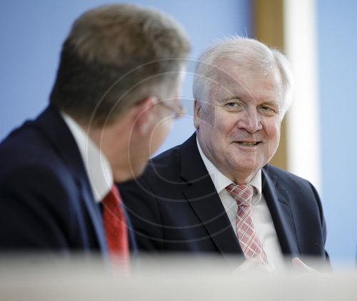 BM Seehofer Verfassungsschutzbericht 2017