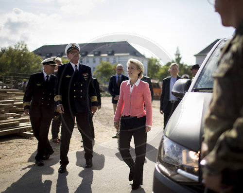 BM Ursula von der Leyen besucht das Fuehrungszentrums der Marine (FueZ M)