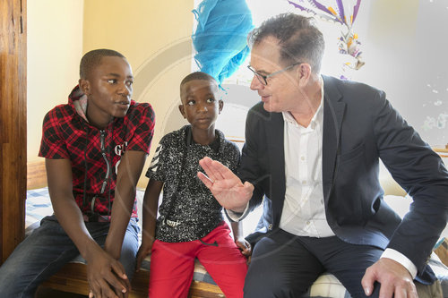 Bundesentwicklungsminister Gerd Mueller, CSU besucht das SOS-Kinderdorf in Malawi