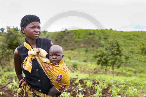 Frau mit Kind in Malawi