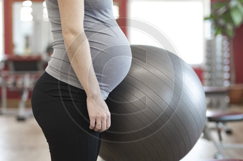 Schwangere Frau beim Sport