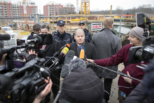 BM Scholz beim Hauptzollamt Frankfurt