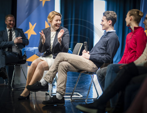 Bundesfamilienministerin Giffey besucht Ballettschule zum EU Projekttag