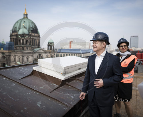 Olaf Scholz besucht Humboldt-Forum