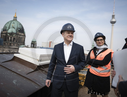 Olaf Scholz besucht Humboldt-Forum