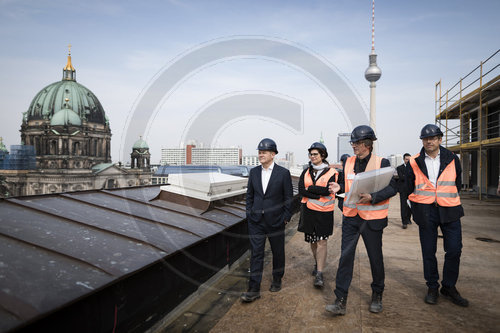 Olaf Scholz besucht Humboldt-Forum