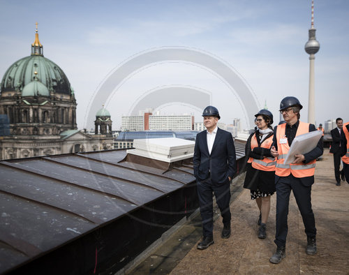 Olaf Scholz besucht Humboldt-Forum