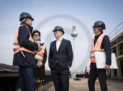 Olaf Scholz besucht Humboldt-Forum