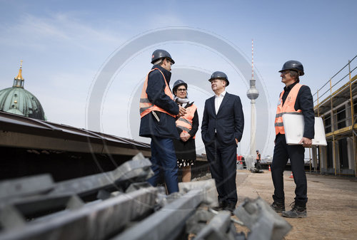 Olaf Scholz besucht Humboldt-Forum