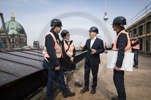 Olaf Scholz besucht Humboldt-Forum