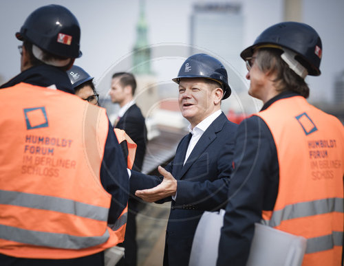 Olaf Scholz besucht Humboldt-Forum