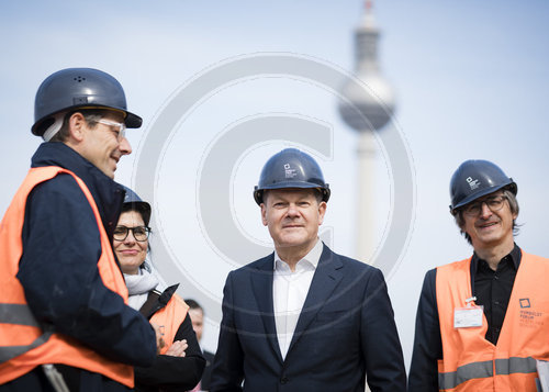 Olaf Scholz besucht Humboldt-Forum